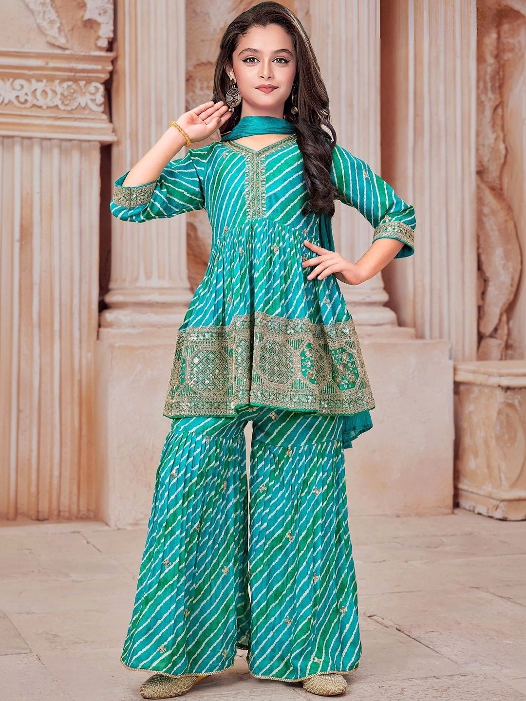 Wommaniya Impex Girls Leheriya Printed Regular Kurta with Sharara & With Dupatta