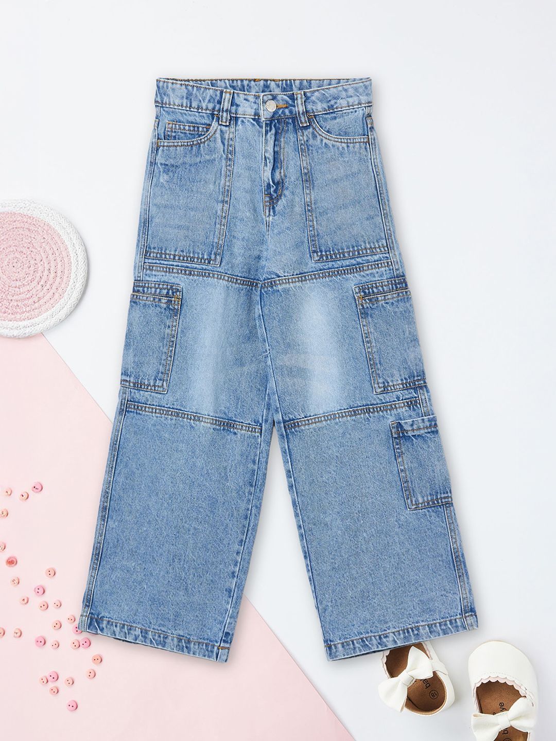 max Girls Regular Fit Mid-Rise Light Fade Stretchable Jeans