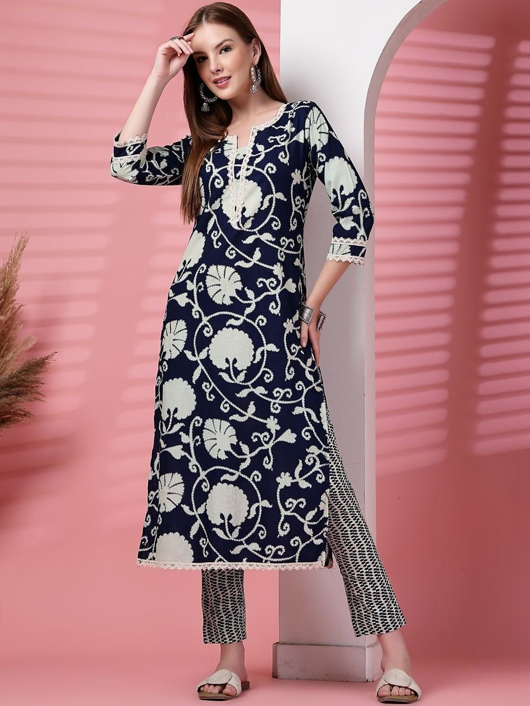 RANGEELO JAIPUR Women Floral Printed Mirror Work Kurta-picture-38
