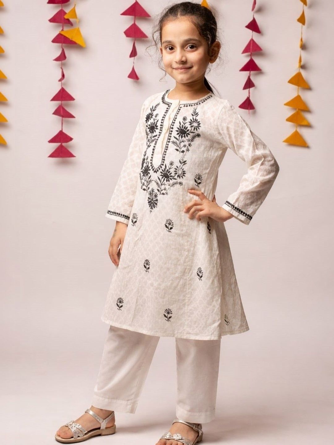 The Chikankari Raasaah Girls Floral Embroidered Regular Thread Work Pure Cotton Kurta with Trousers-picture-55