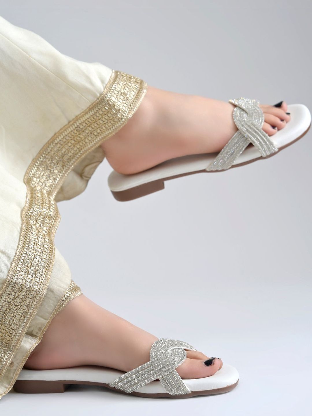 SZN Women Embellished Party One Toe Flats-picture-41