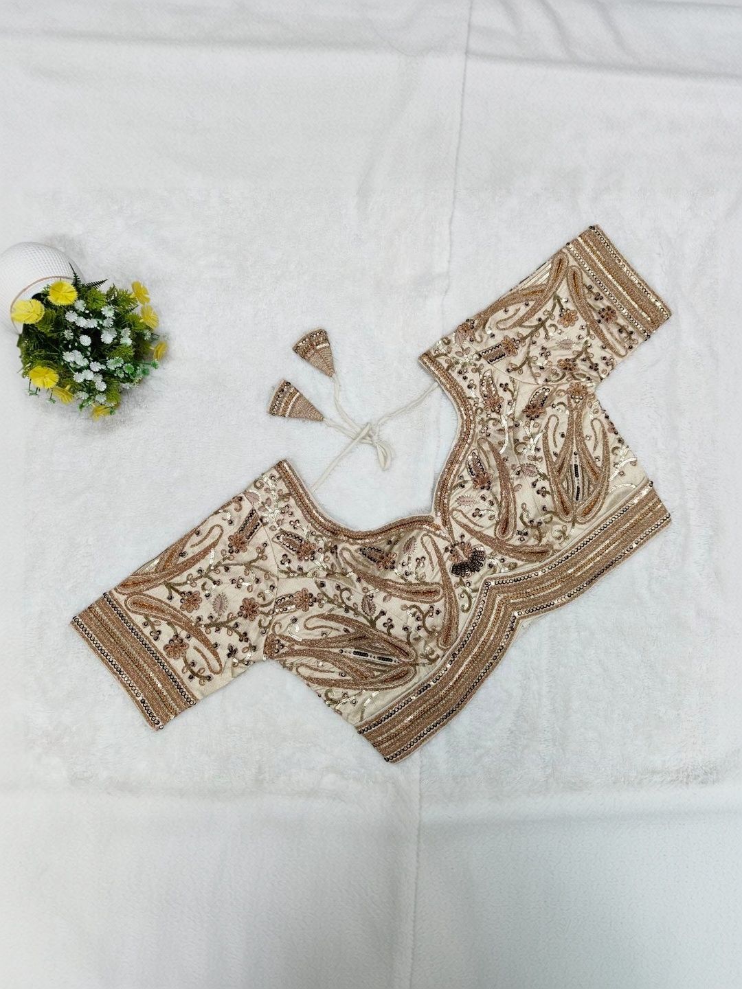 HERE&NOW Embroidered Sweetheart Neck Saree Blouse-picture-33