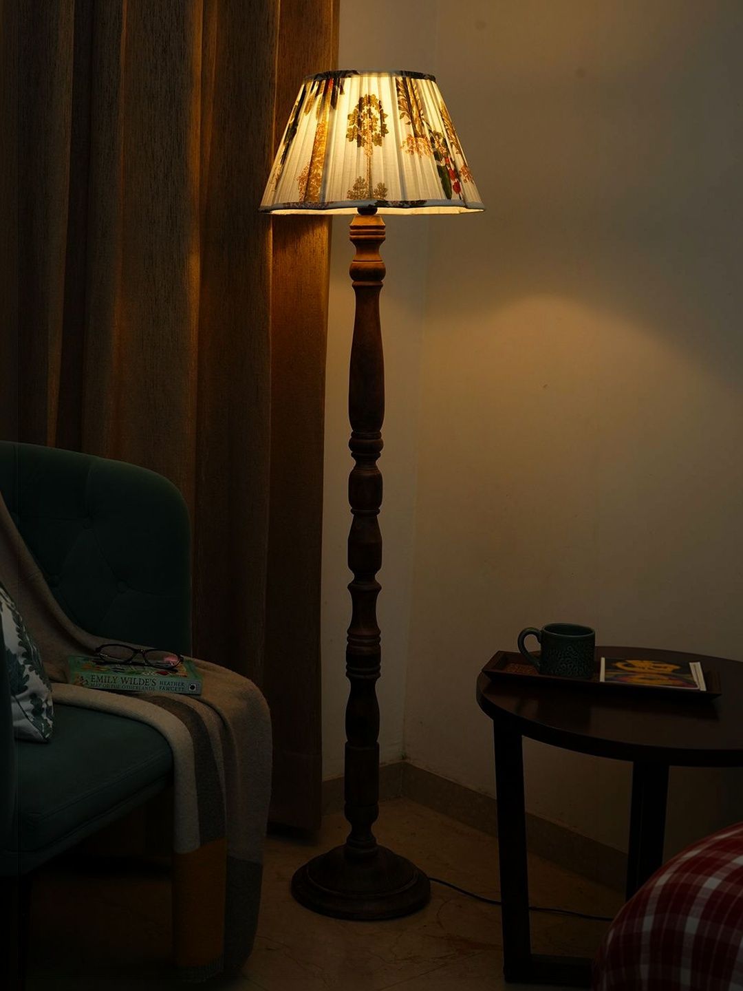 green girgit Brown & White Printed Wooden Frustum Floor Lamps-image-45