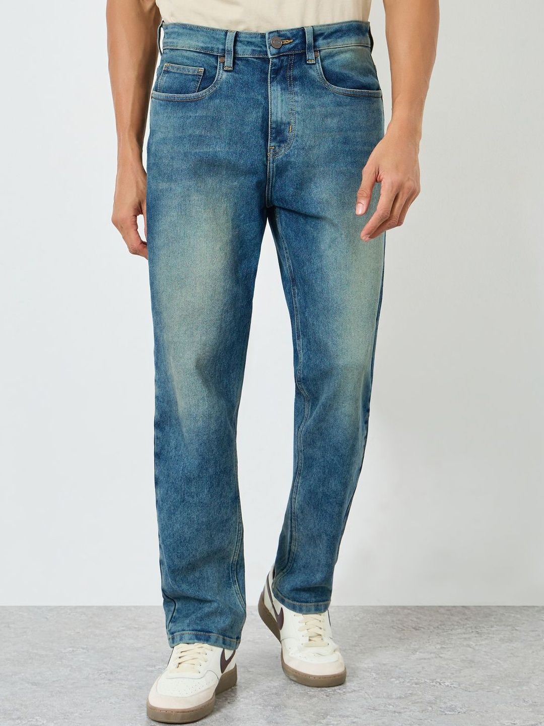 Styli Men Relaxed Fit Mid-Rise Mild Tinted Light Fade Stretchable Jeans-picture-37