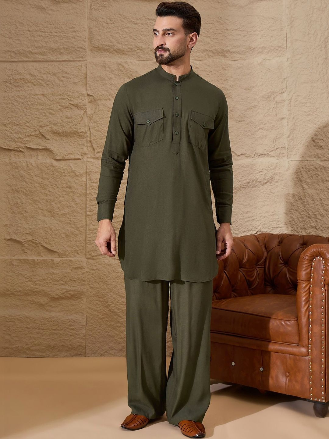 House of Pataudi Mandarin Collar Kurta & Pyjamas Kurta Sets-image-0