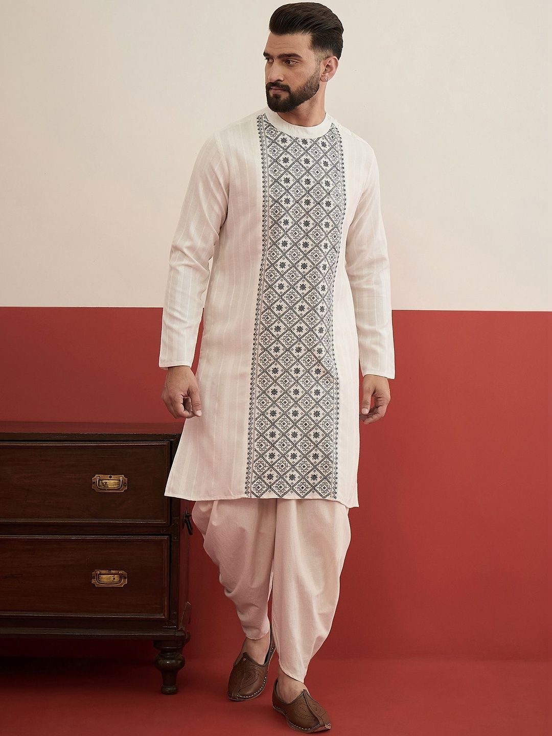 House of Pataudi Embroidered Mandarin Collar Knee Length Straight Kurta-picture-52