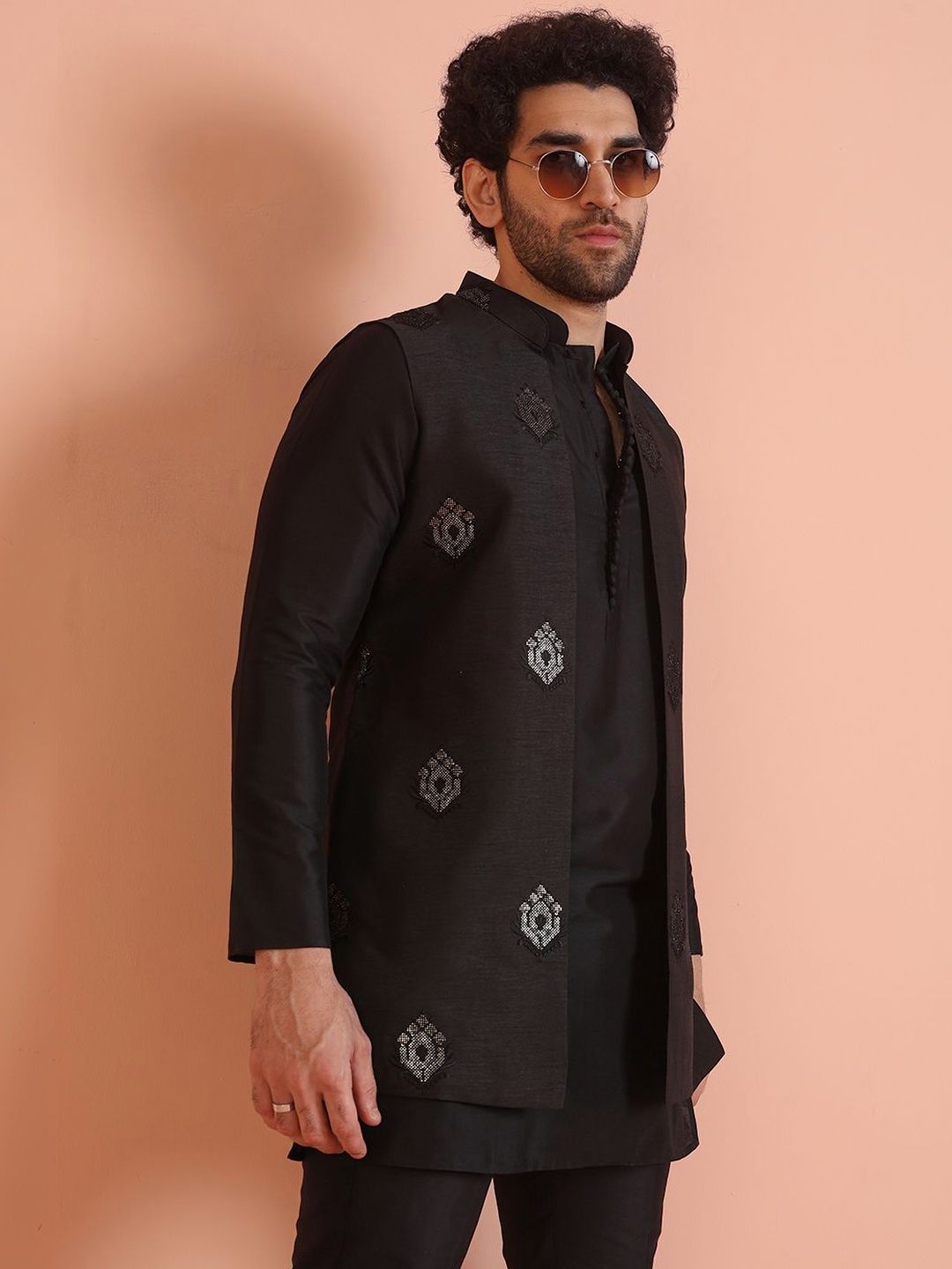 KISAH Men Regular Thread Work Kurta with Trousers-picture-13