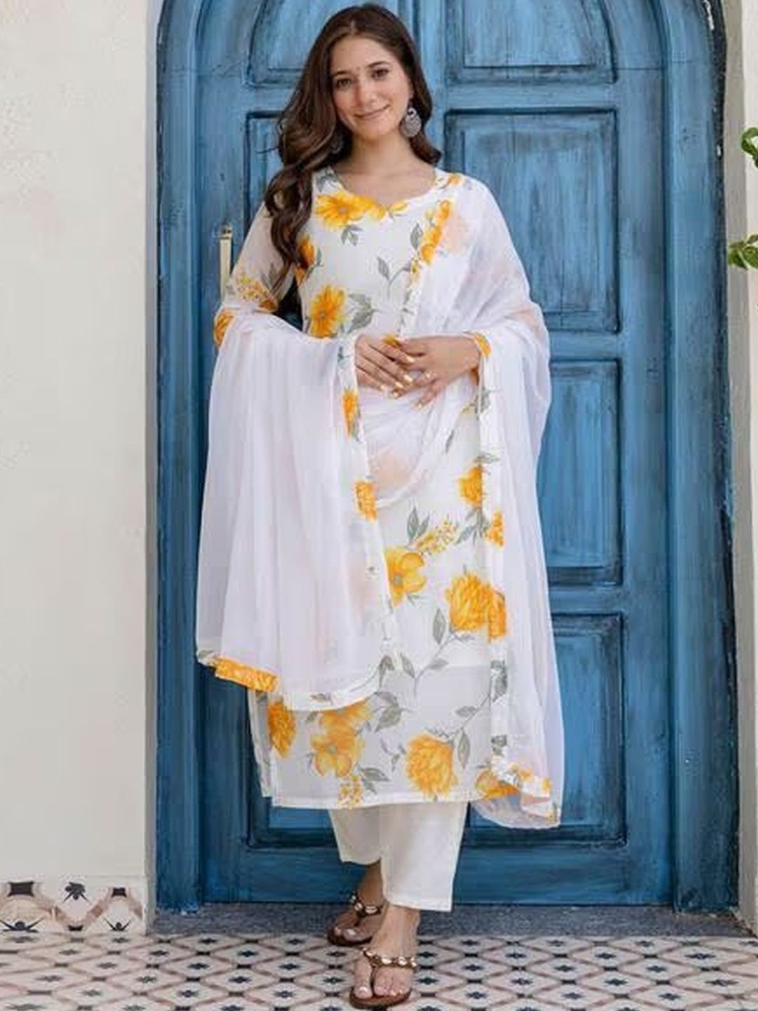 AG TEXTILE Women Floral Printed Regular Kurta with Trousers & With Dupatta-image-25