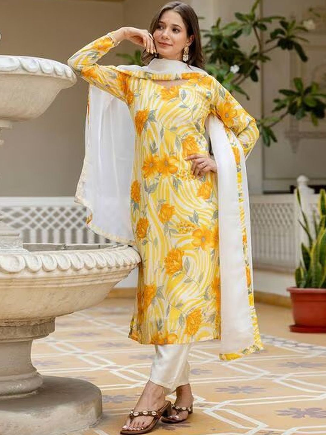 AG TEXTILE Women Floral Printed Regular Kurta with Patiala & With Dupatta-image-24