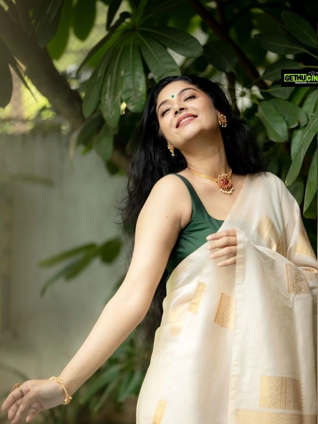 WOMEN ELEGENCE Woven Design Zari Art Silk Banarasi Saree-picture-41