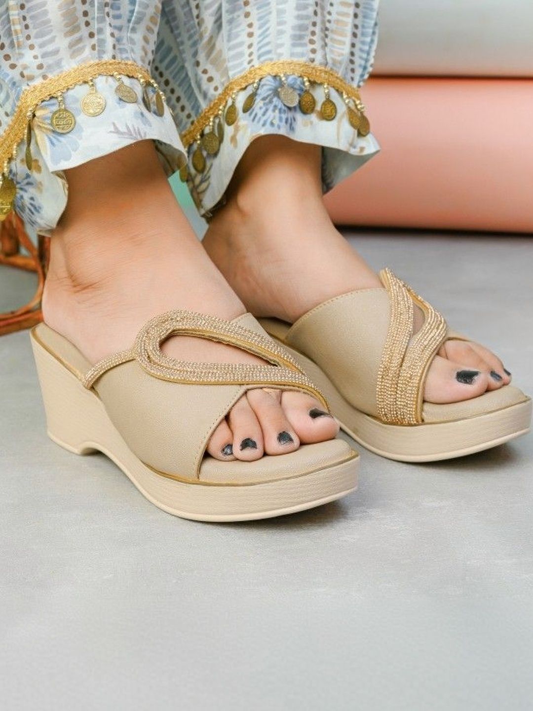 DressBerry Embellished Wedge Sandals-picture-33