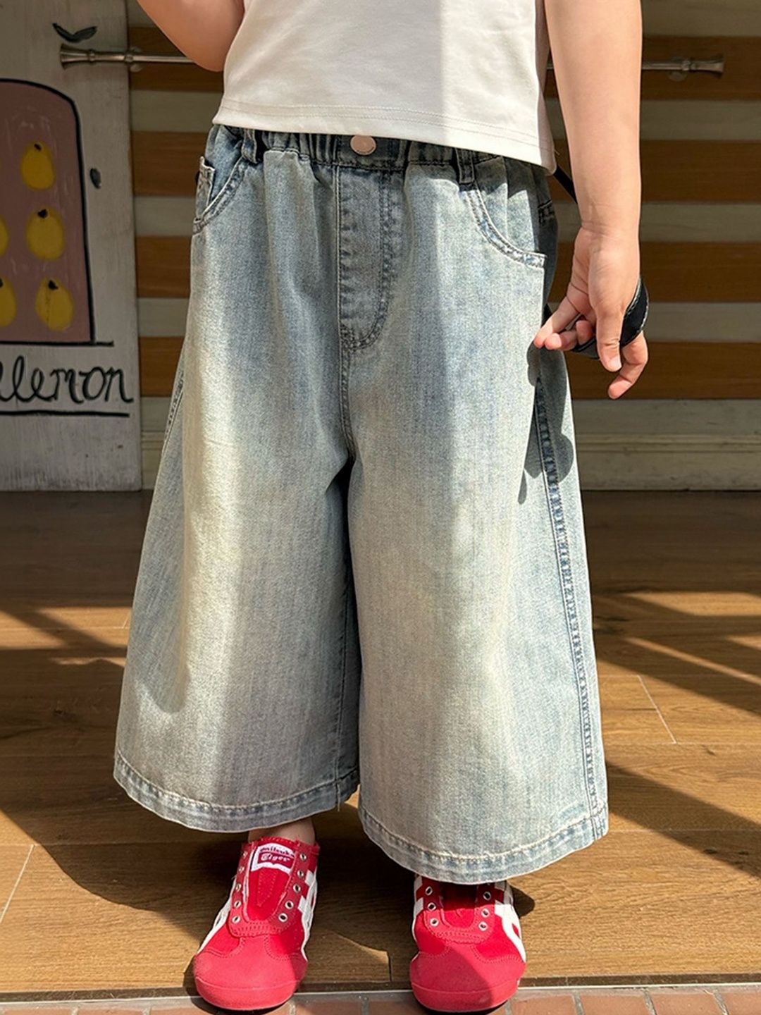 LULU & SKY Unisex Kids Wide Leg Mid-Rise Light Fade Jeans-picture-18