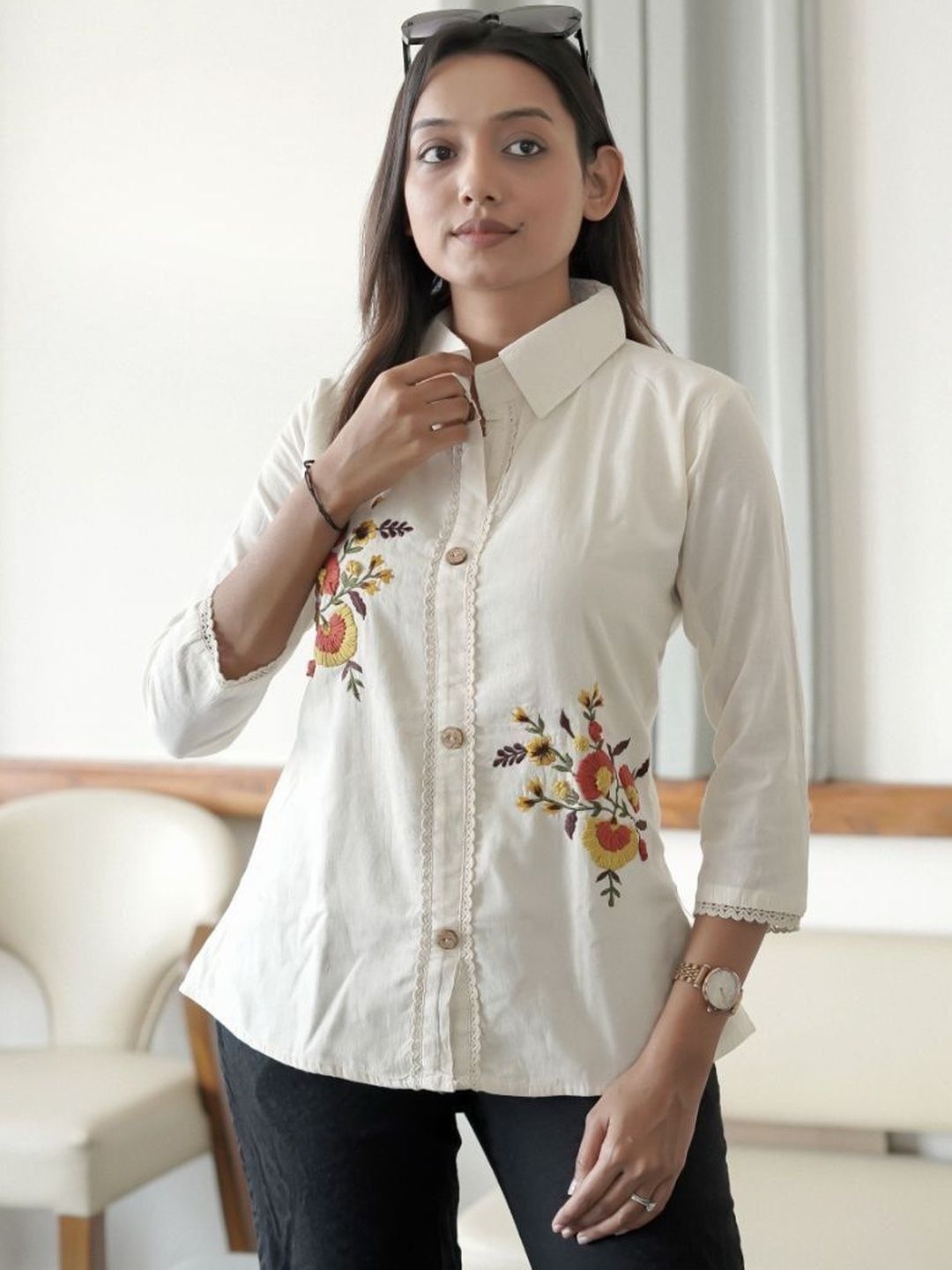 CORSICA Floral Embroidered Top-picture-12