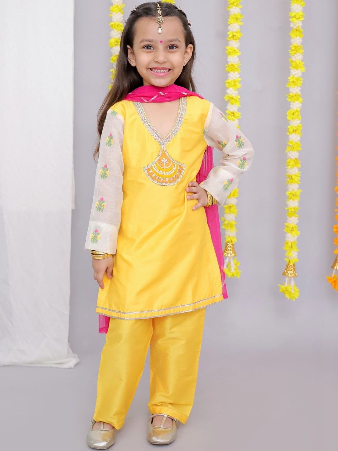 THE WISHING CLOSET Girls Ethnic Motifs Embroidered Regular Thread Work Pure Cotton Kurta with Trousers &-picture-28