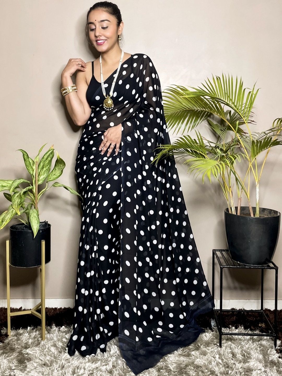 Vibhagyaa Polka Dot Poly Georgette Saree-picture-50