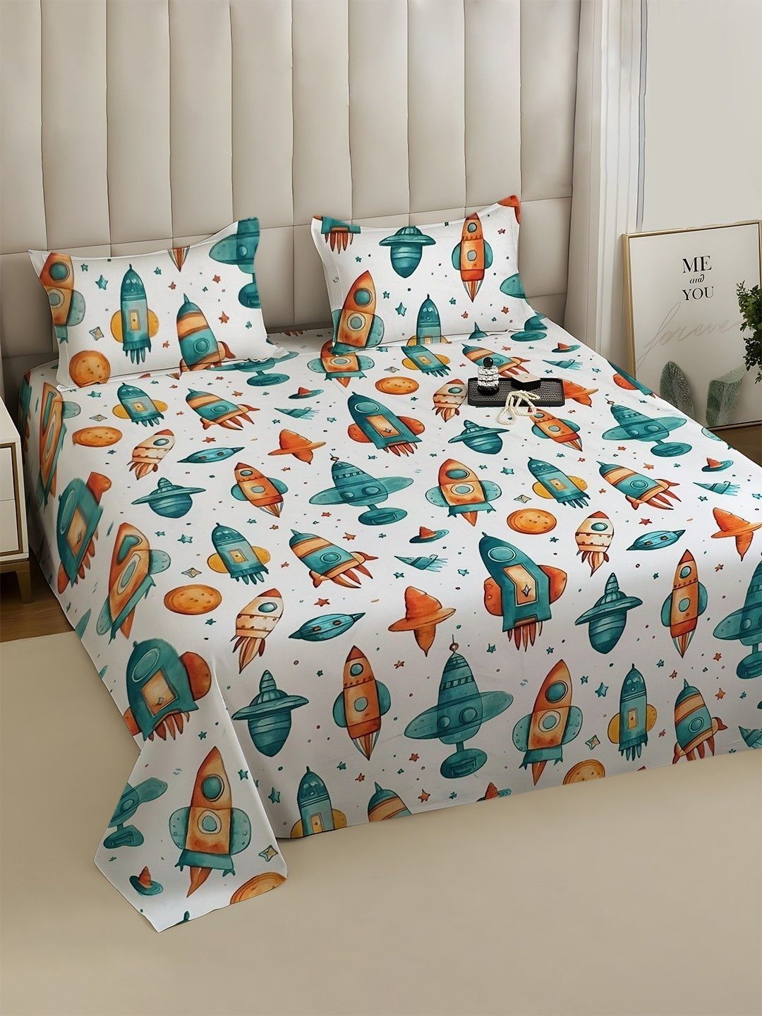 WEAVE AND DECOR White Conversational 300 TC Bedsheet with 2 Pillow Covers-picture-14