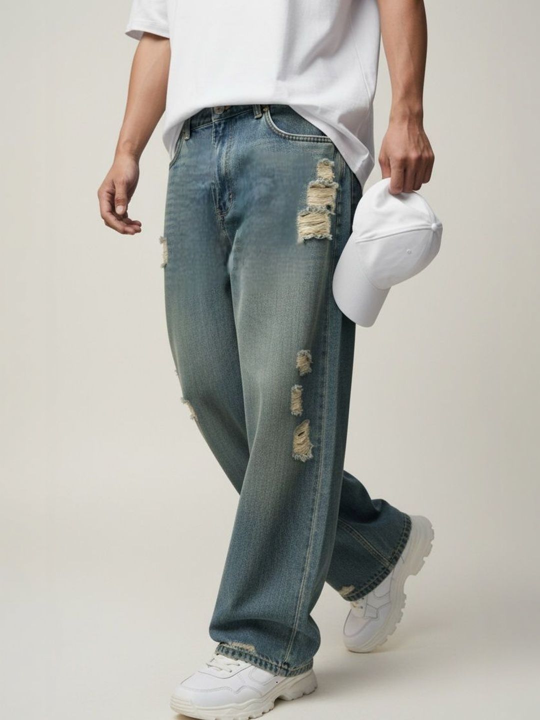 Roadster Men Relaxed Fit Mid-Rise Slash Knee Heavy Fade Jeans-picture-15