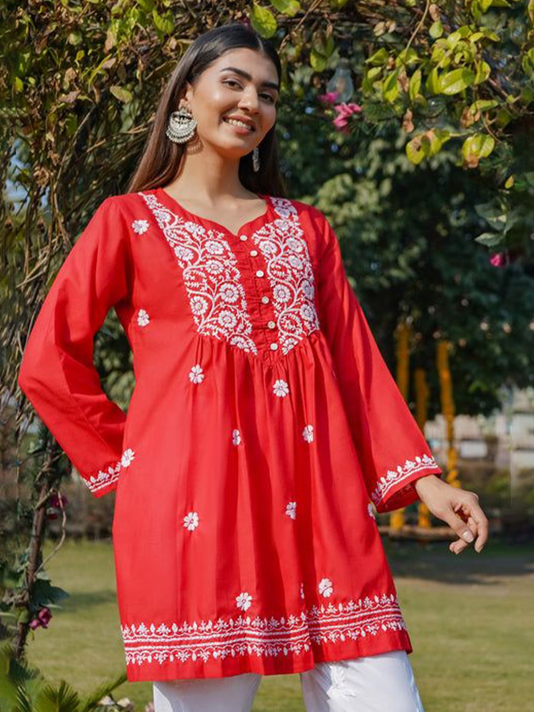 HOUSE OF KARI Floral Embroidered Sweetheart Neck Chikankari Pure Cotton Short Kurta-picture-22