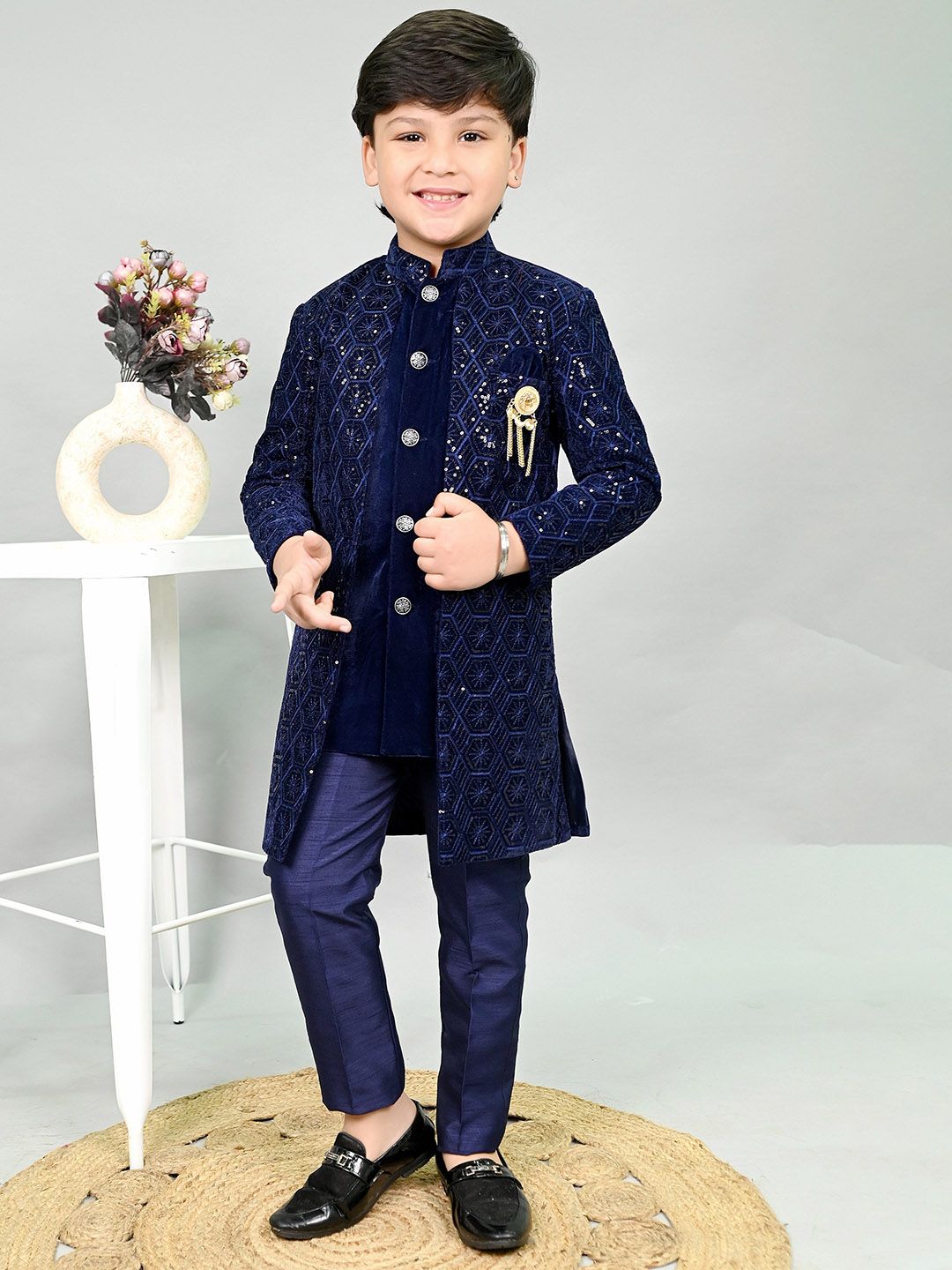 ahhaaaa Boys Sequinns Embroidered Knee Length Sherwani Set-image-46