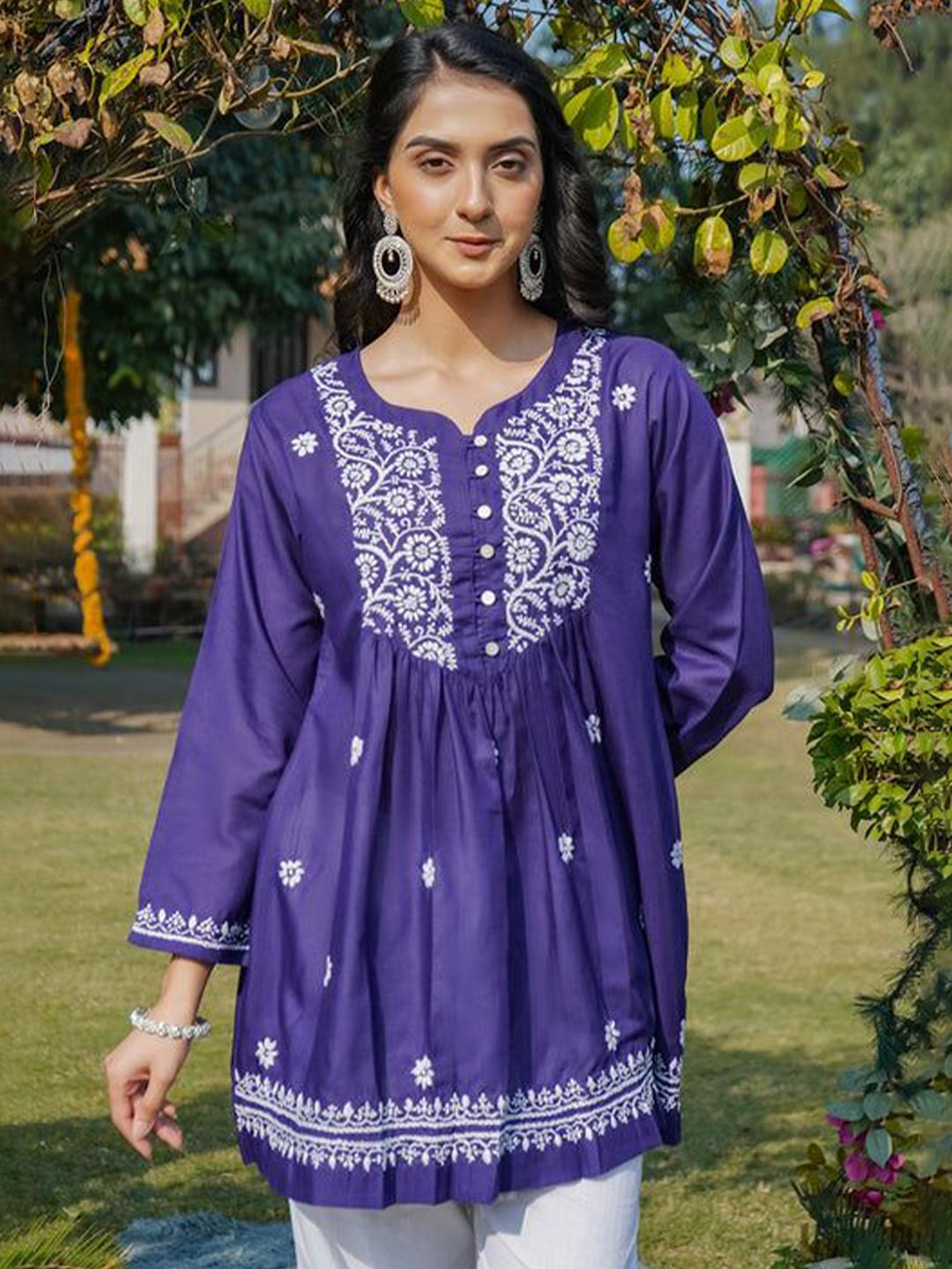 HOUSE OF KARI Floral Embroidered Sweetheart Neck Chikankari Pure Cotton Short Kurta-picture-29