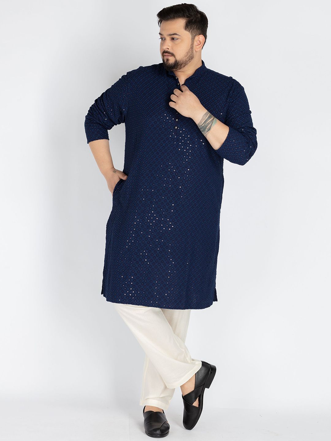 UNSIZED Geometric Embroidered Sequinned Mandarin Collar Kurta-picture-51