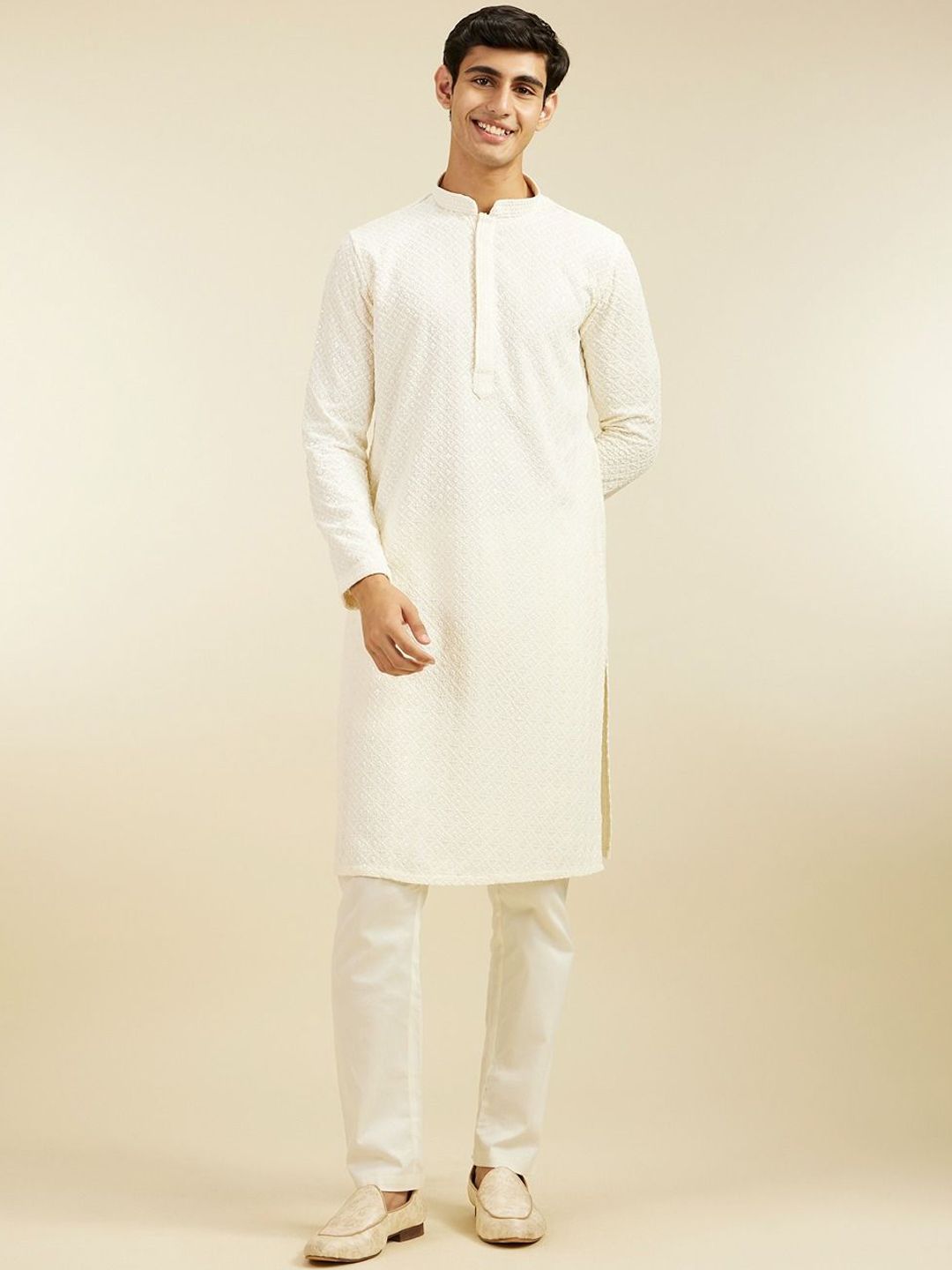 Diwas by Manyavar Floral Embroidered Sequinned Mandarin Collar Straight Kurta With Pyjamas-picture-13