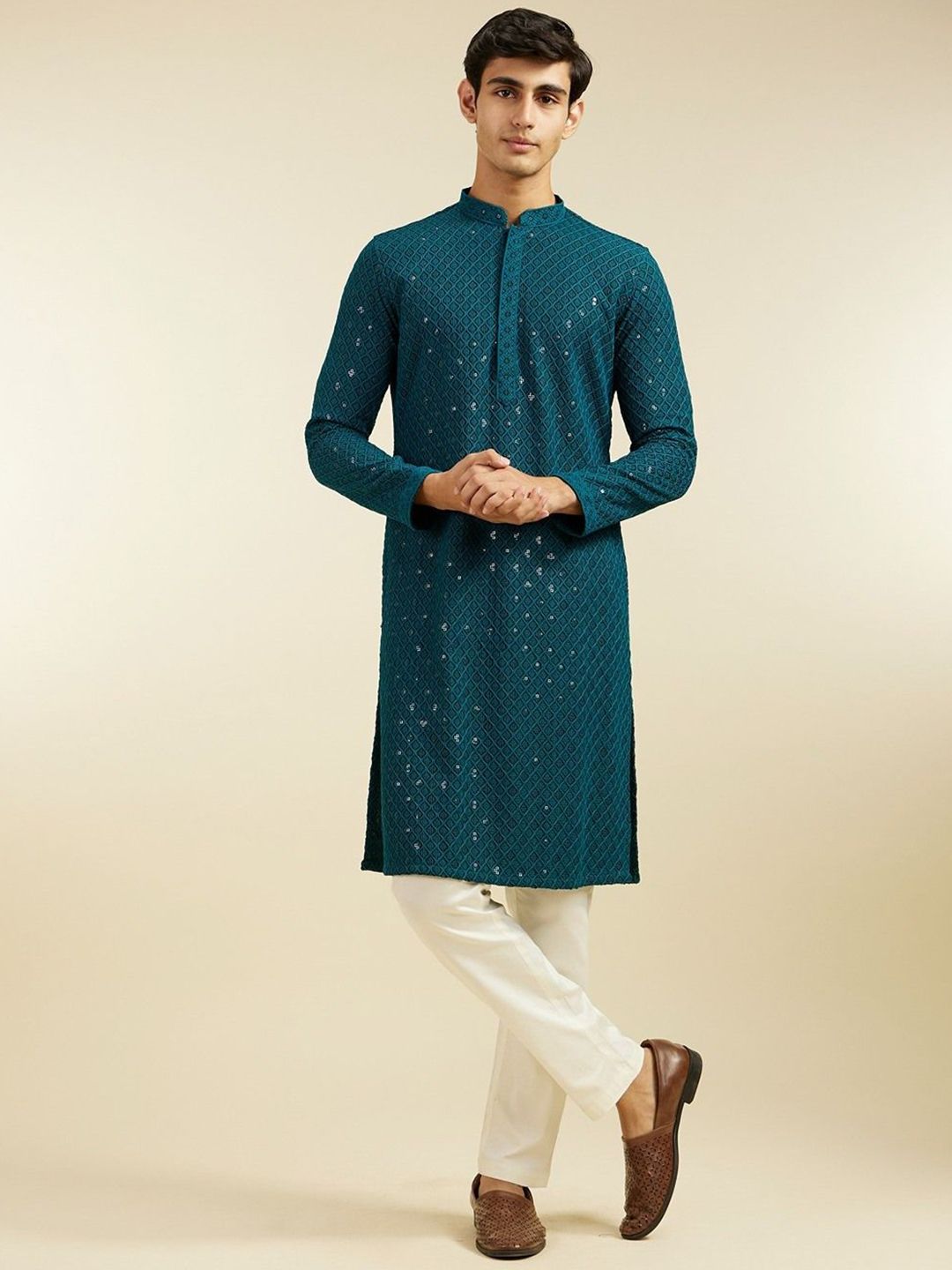 Diwas by Manyavar Floral Embroidered Sequinned Mandarin Collar Straight Kurta With Pyjamas-picture-14
