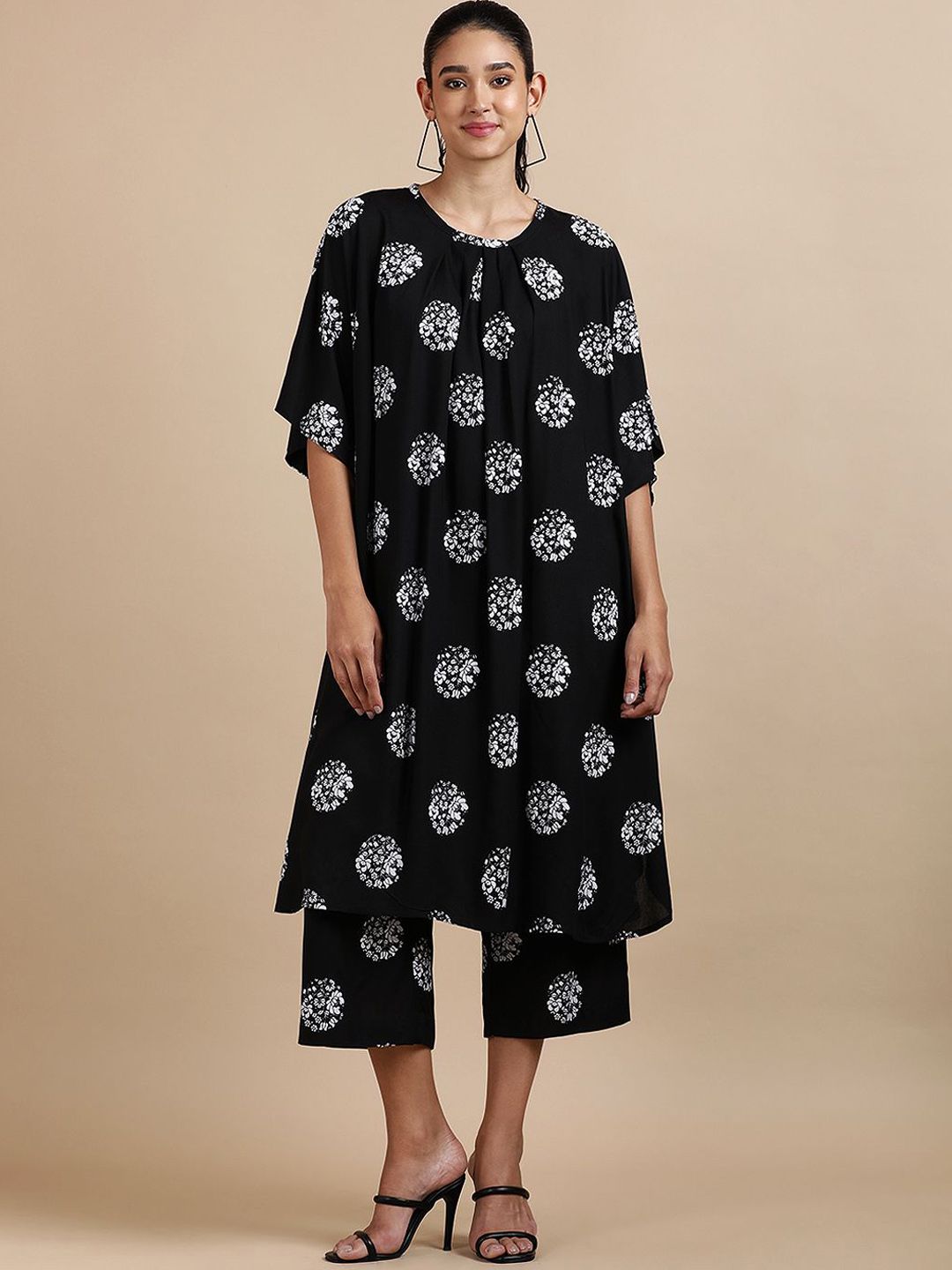 BLACK & BLAH BLAH Women Floral Printed Regular Kurta with Trousers-picture-18