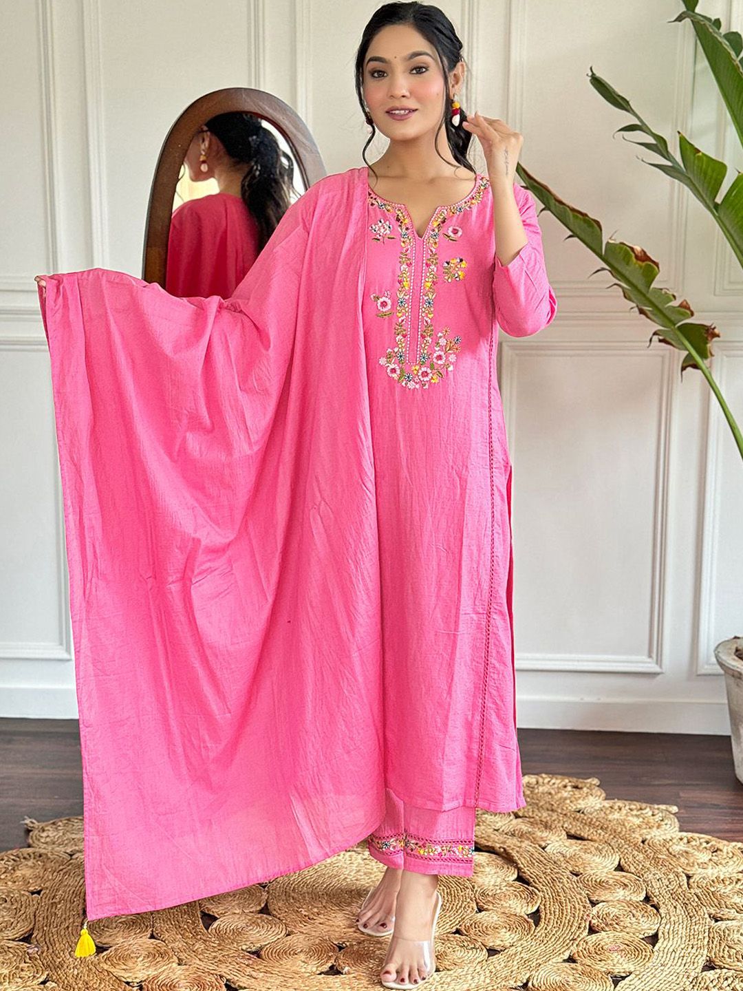 DIVASTRI Floral Embroidered Thread Work Notch Neck Straight Kurta With Trousers & Dupatta-picture-19