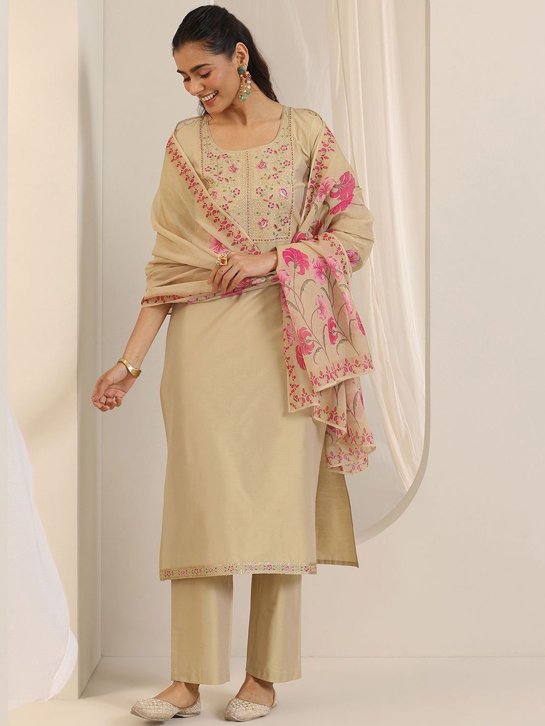 Libas Women Floral Yoke Design Regular Kurta with Trousers & With Dupatta-image-3
