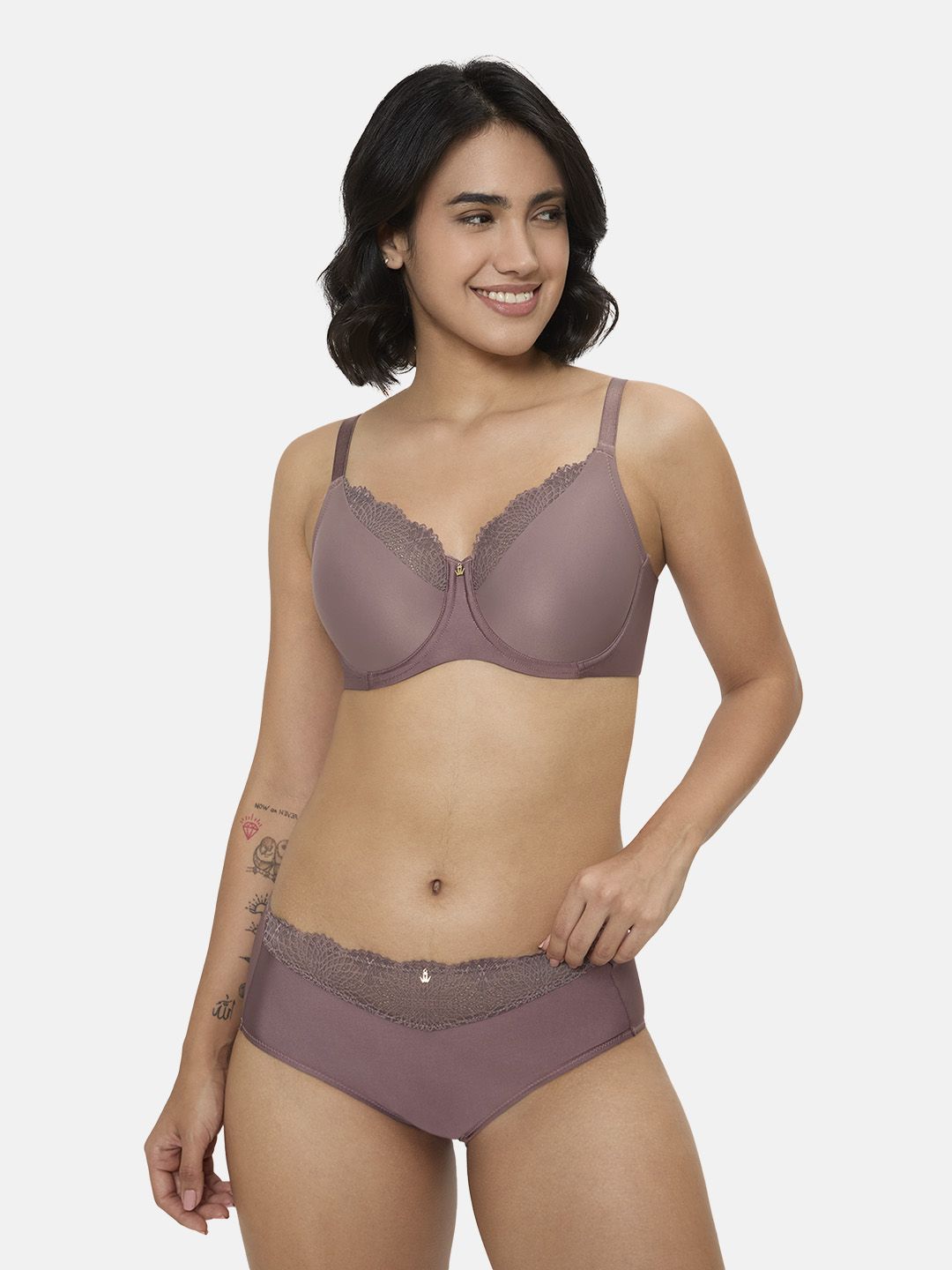 Triumph Lacy Sensation Wired Non Padded Bra-picture-38