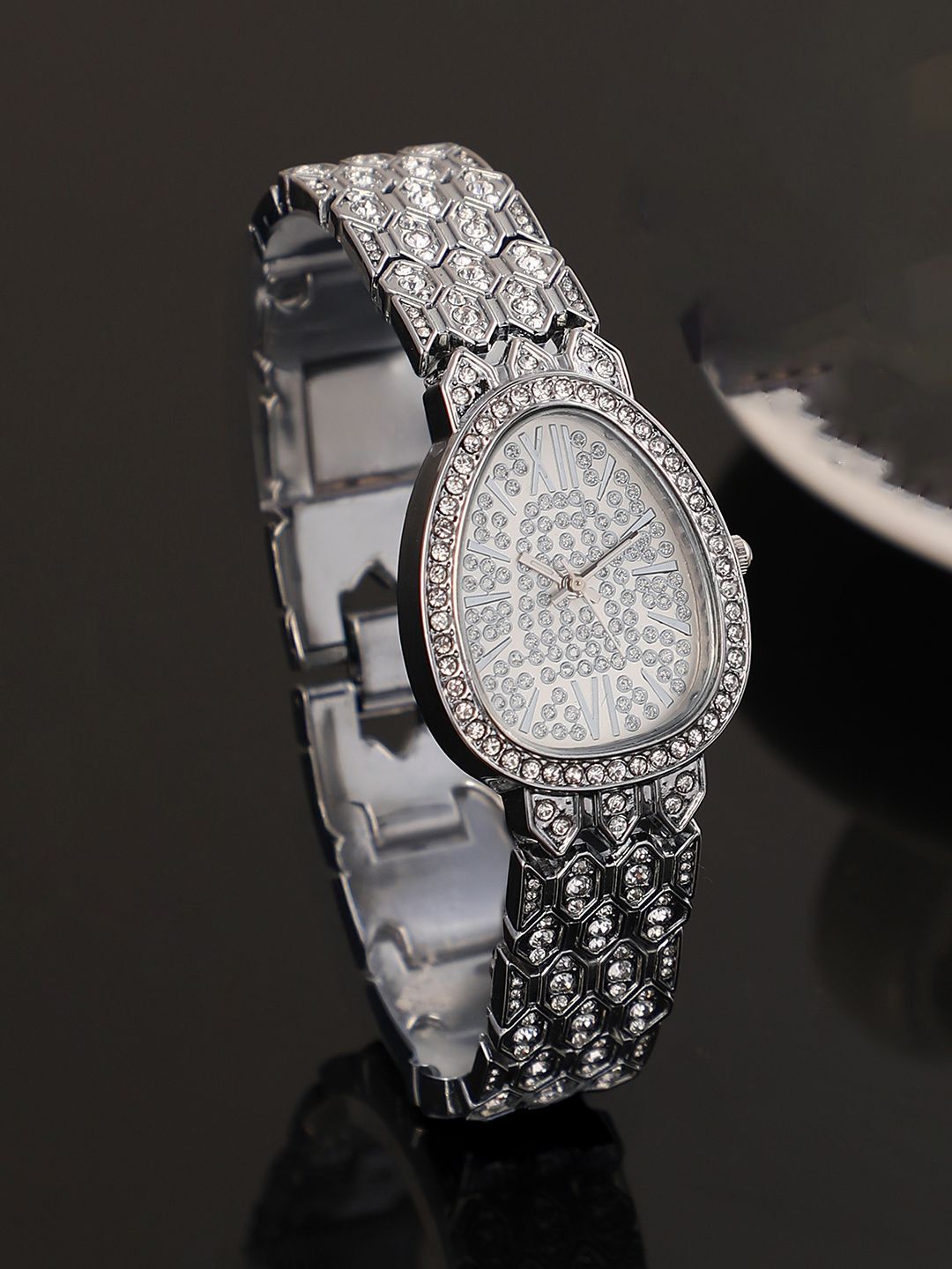 HAUTE SAUCE by Campus Sutra Women Embellished Dial & Stainless Steel Bracelet Style Straps Analogue Watch-picture-22