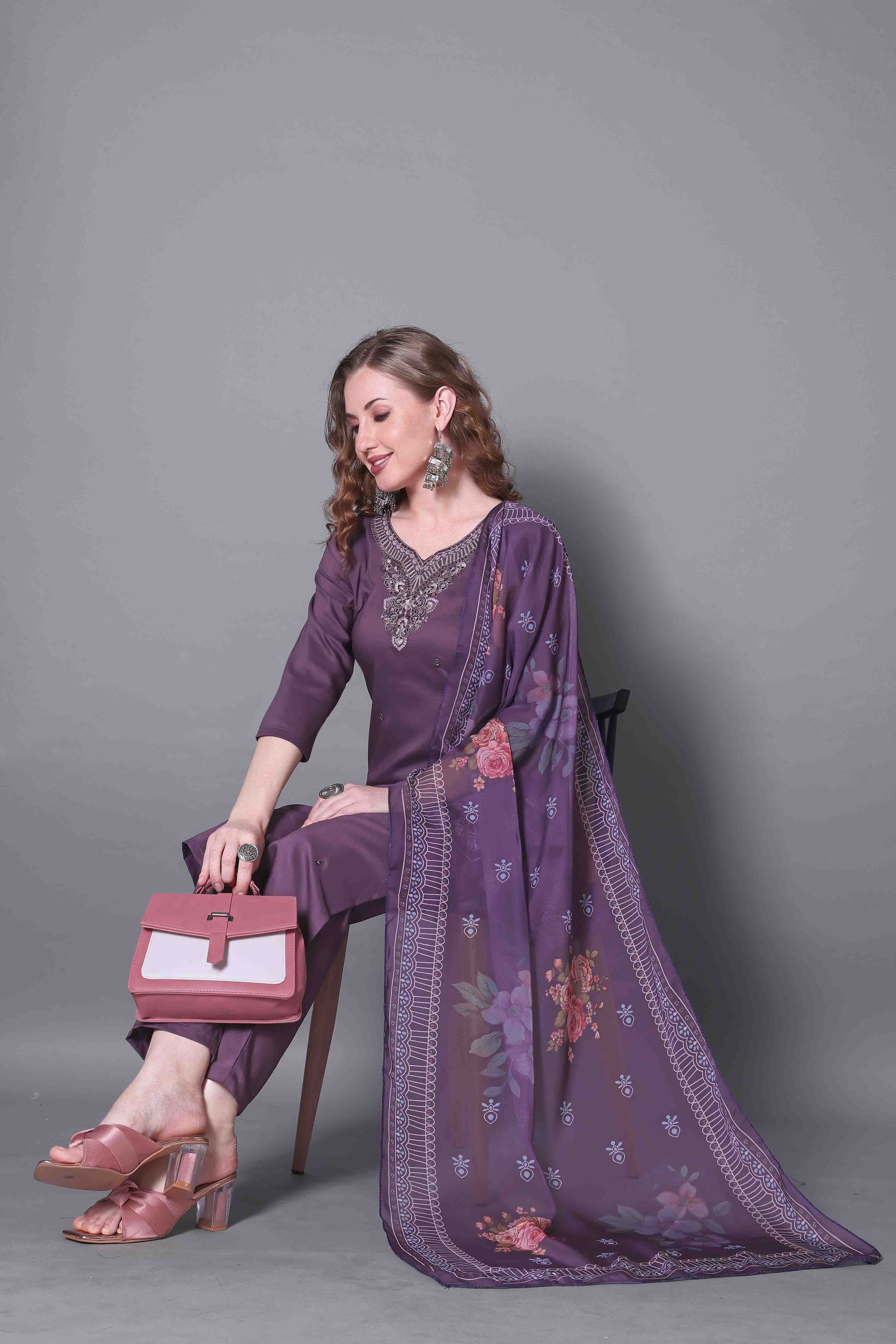 Floral Embroidered Regular Thread Work Kurta With Trousers & Dupatta