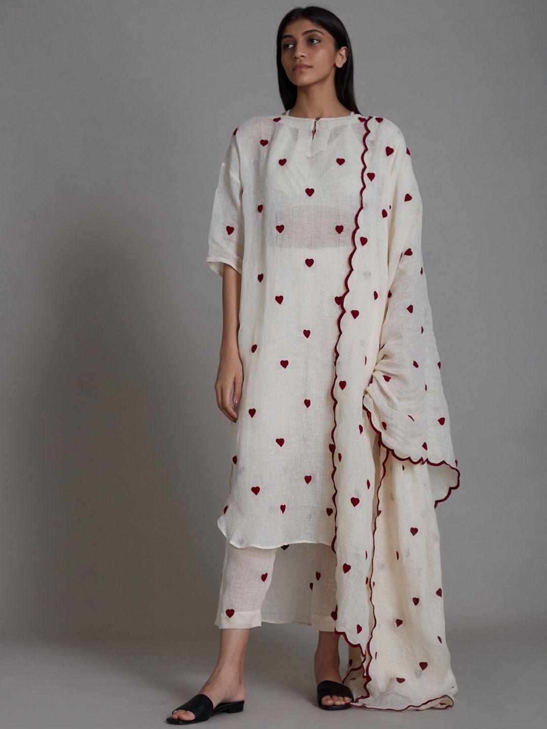 MATI Geometric Printed Round Neck Linen Straight Kurta With Trousers & Dupatta-picture-22