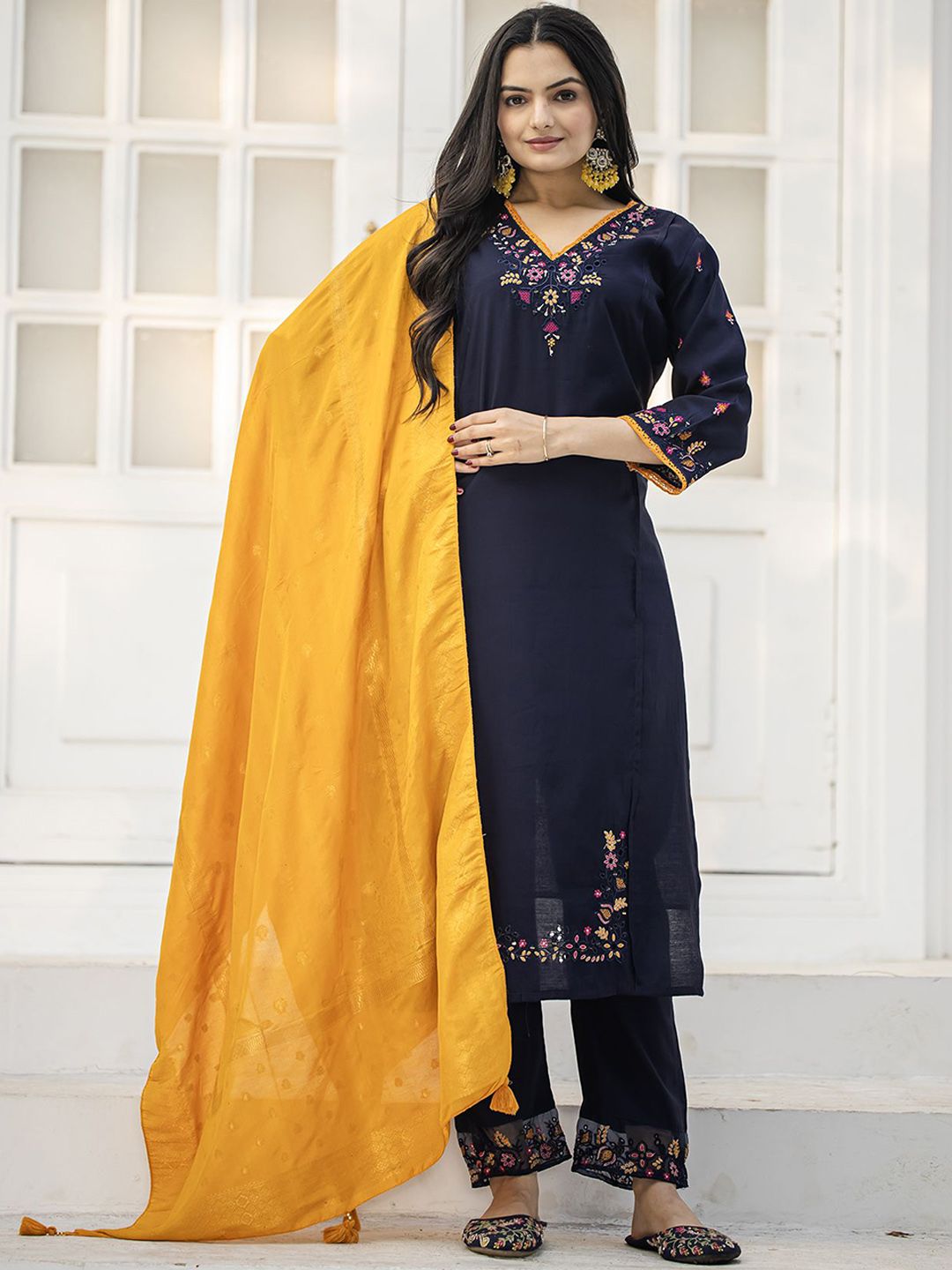 MITTOO Women Floral Embroidered Regular Thread Work Kurta with Trousers & With Dupatta-picture-13