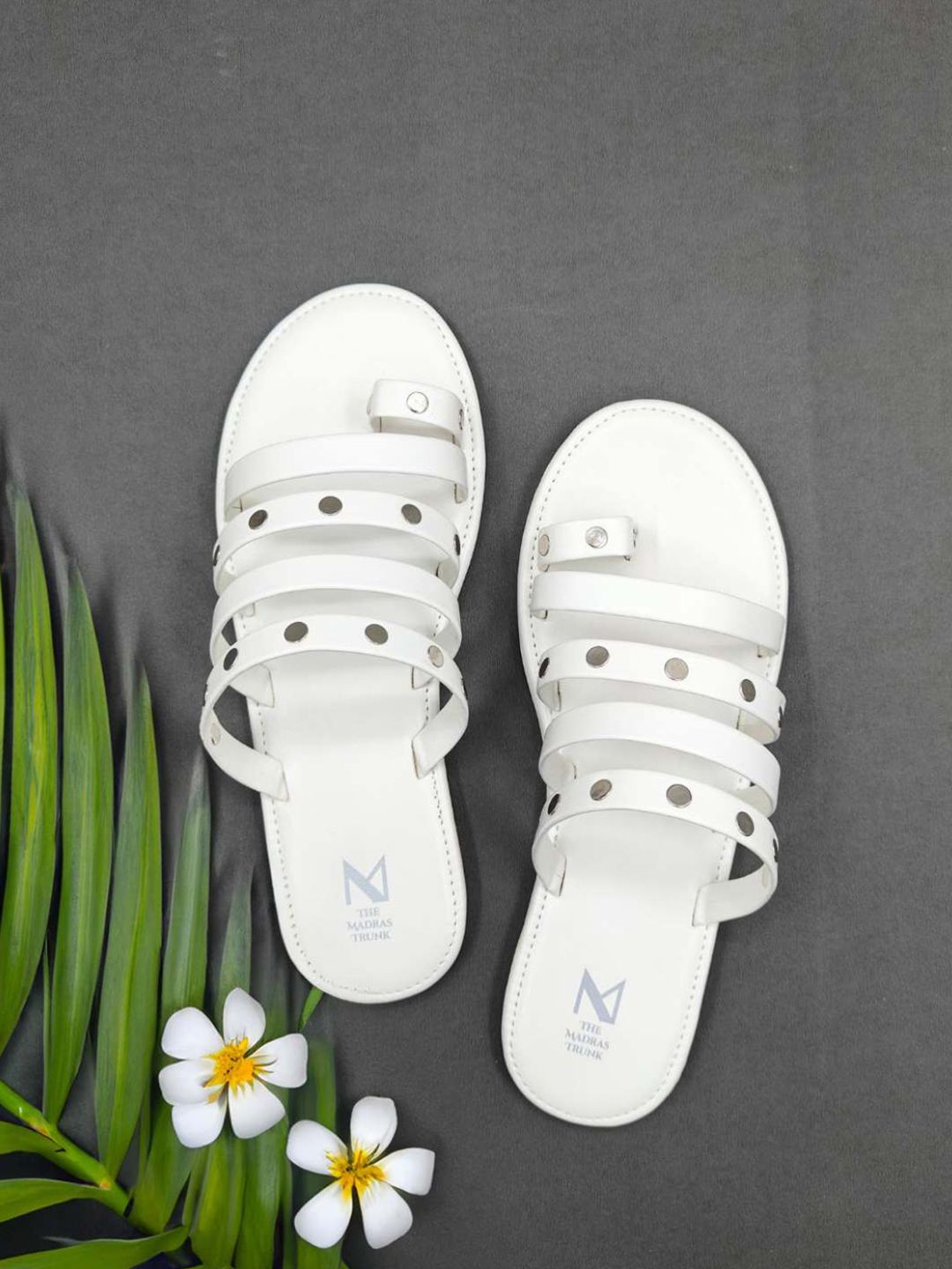 THE MADRAS TRUNK Women Embellished Core Flats-picture-40