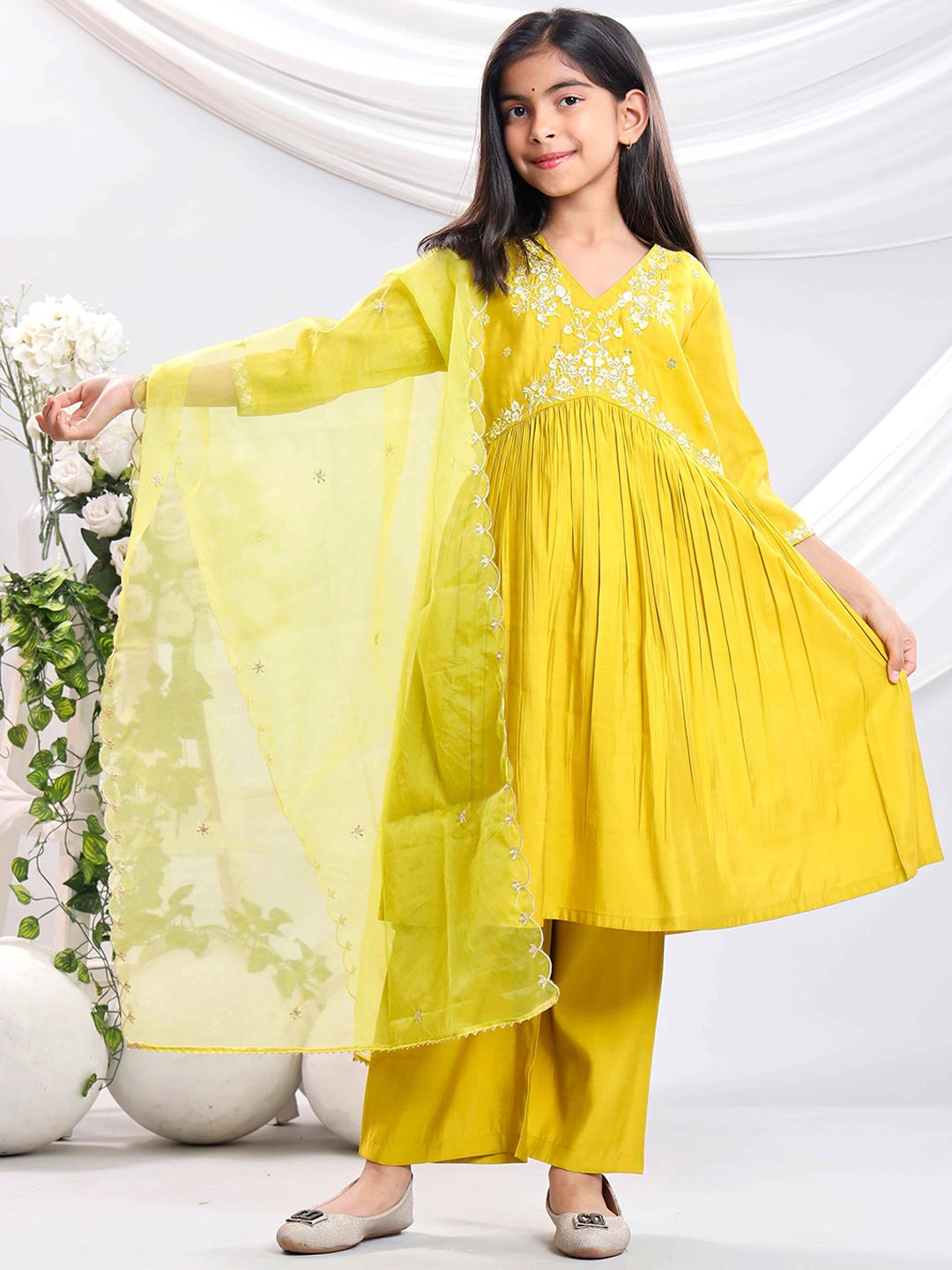 misbis Girls Floral Embroidered Regular Sequinned Kurta with Palazzos & With Dupatta-picture-11