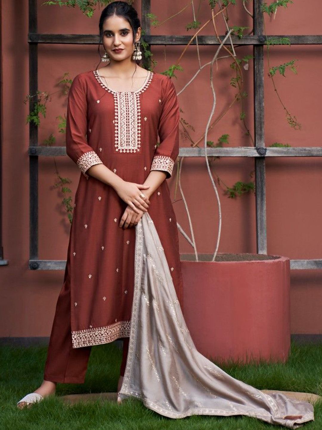 Colors of Earth Women Embroidered Regular Thread Work Kurta with Trousers & With Dupatta