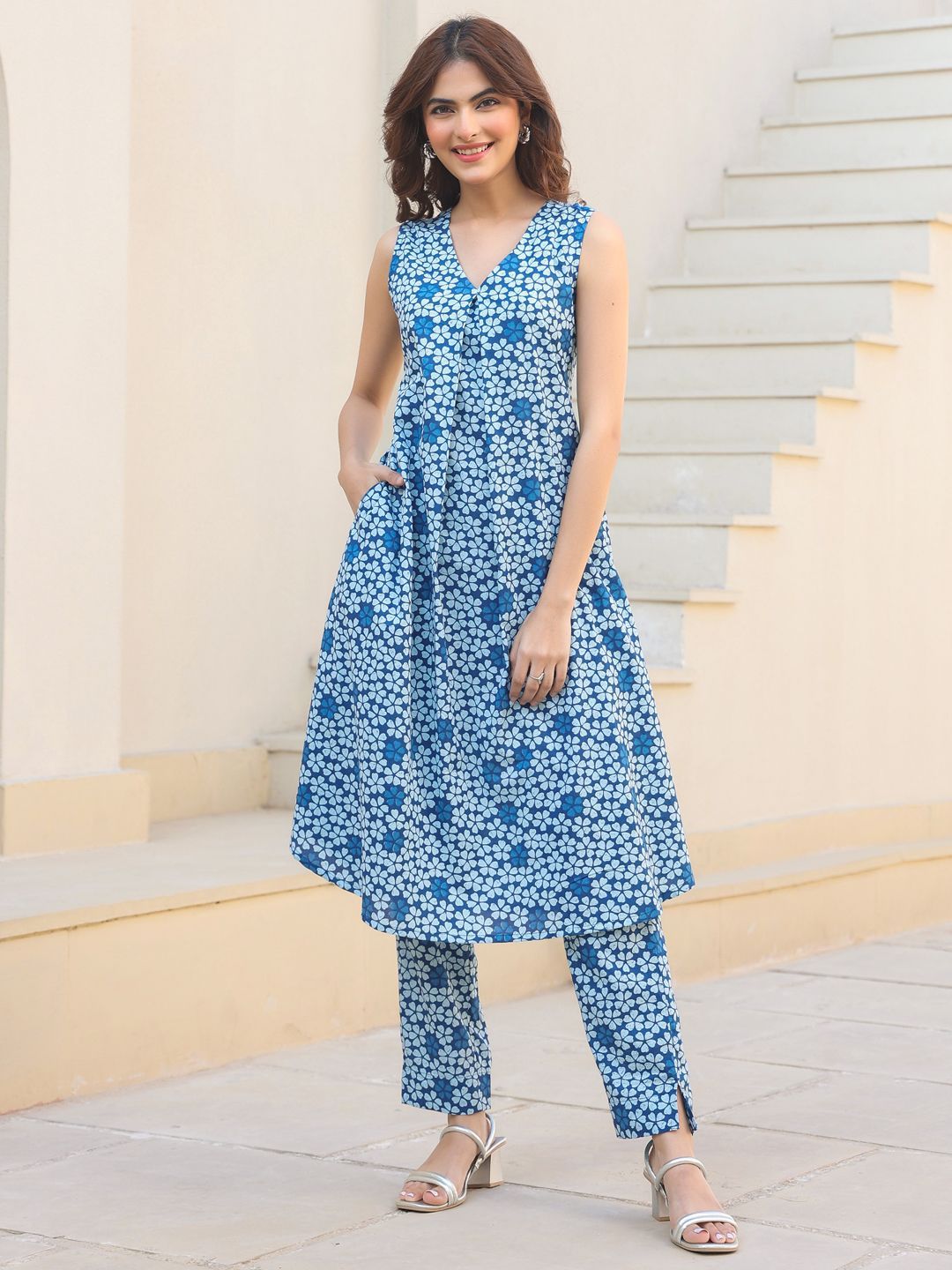 Janasya Women's Indigo Pure Cotton Floral Printed A-Line Kurta Set