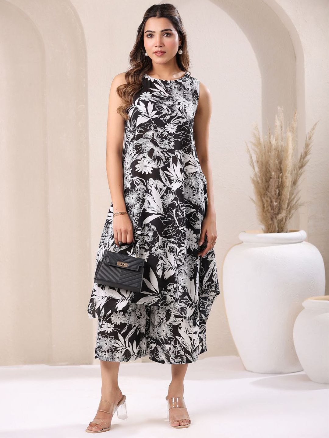 Janasya Women's Black & White Rayon Floral Printed A-line Kurta With Culotte Set-image-45