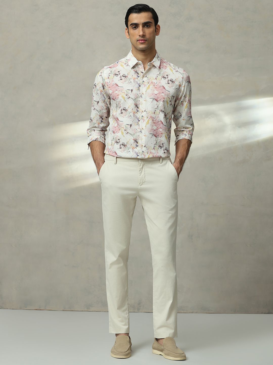 Men's White Standard Slim Fit Floral Printed Spread Collar Long Sleeves Cotton Casual Shirt
