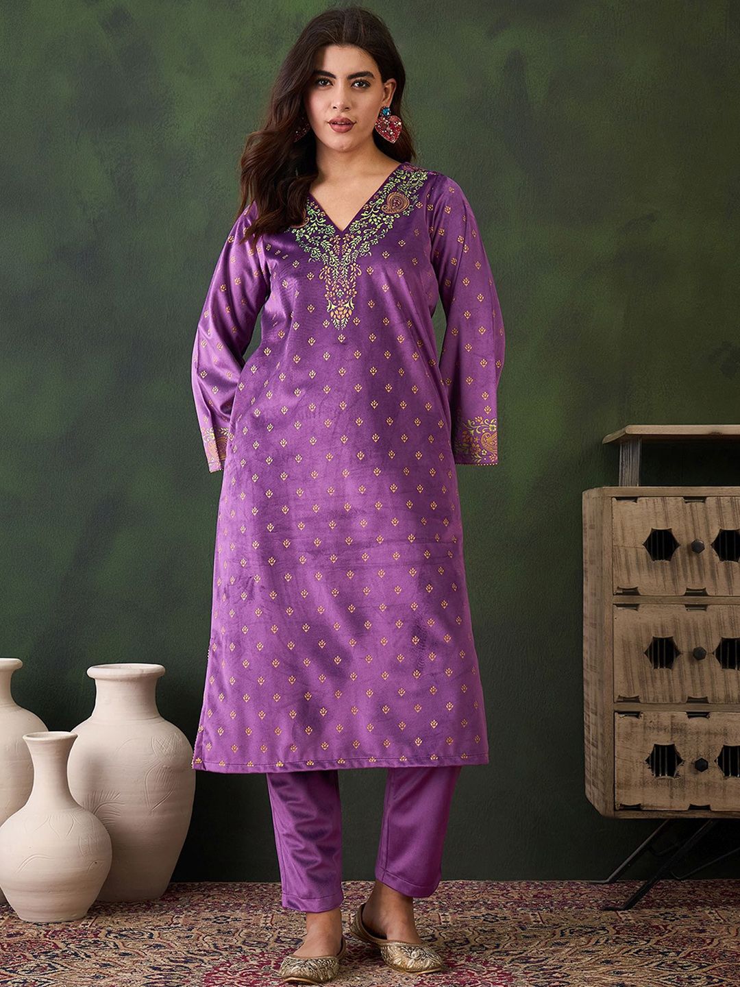 Sangria Self Design Winterwear V-NeckKashmiri Phiran Kurta & Trouser-image-23