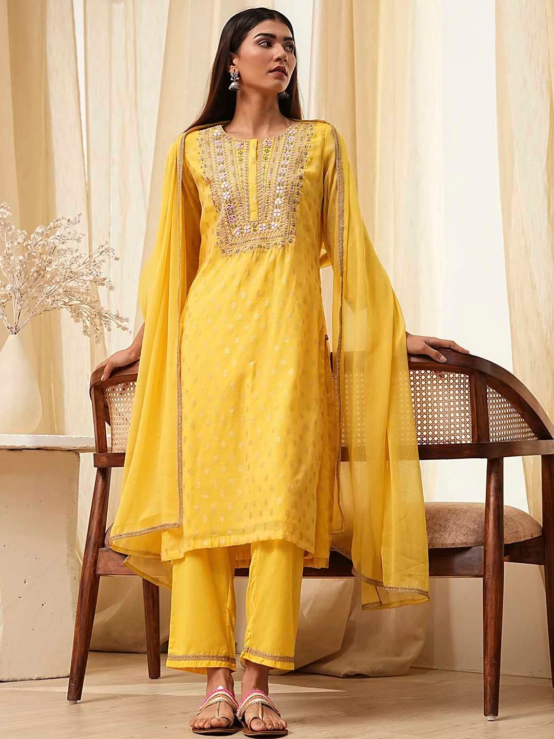 Women's Grey Embellished Beads & Stones Pastels Straight Kurta
