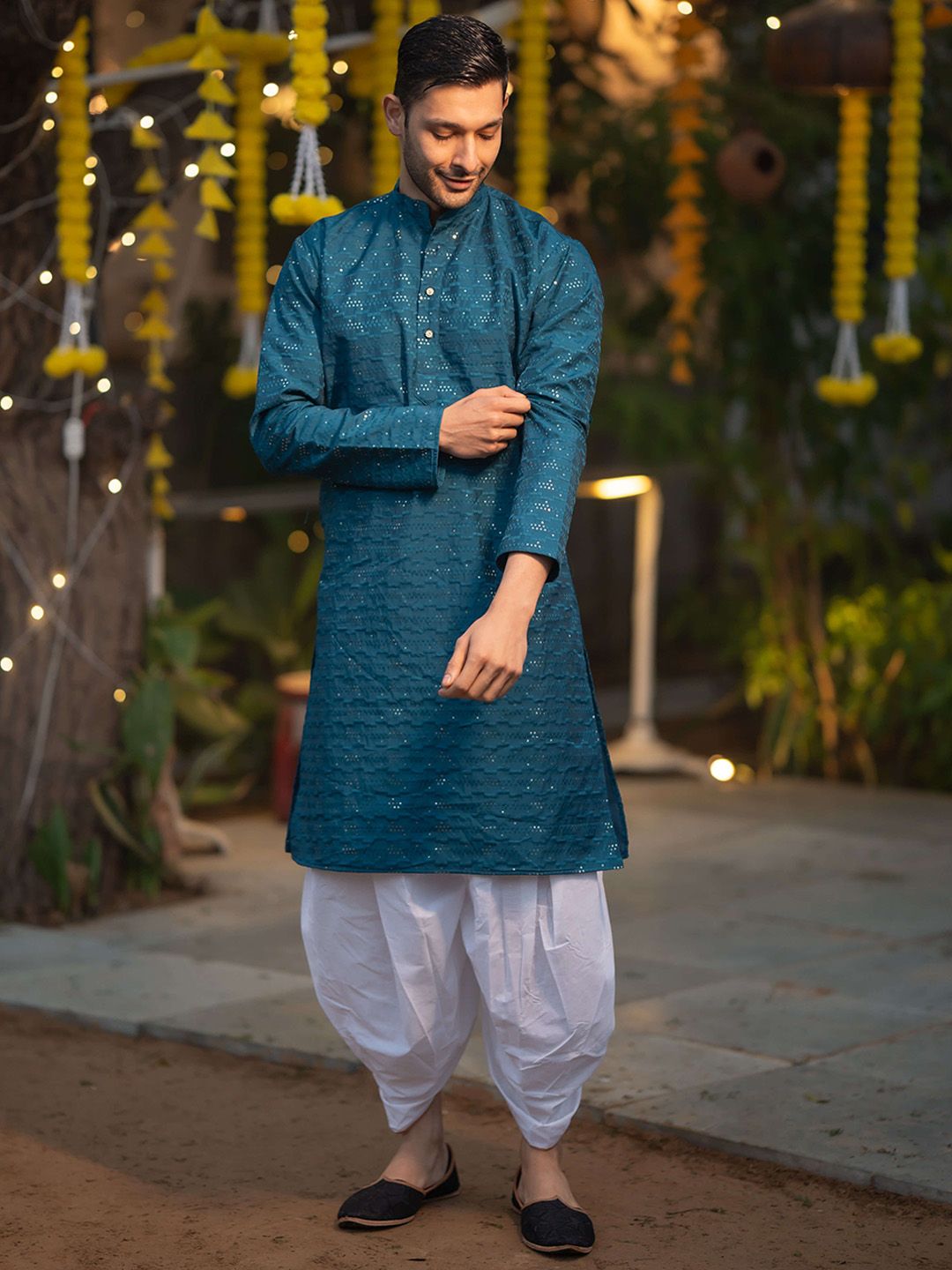 Shasak Men Floral Embroidered Sequinned Kurta-picture-23