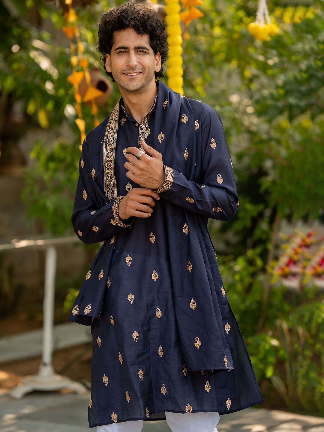 Shasak Ethnic Motifs Embroidered Thread Work Mandarin Collar Sequinned Straight Kurta-picture-43