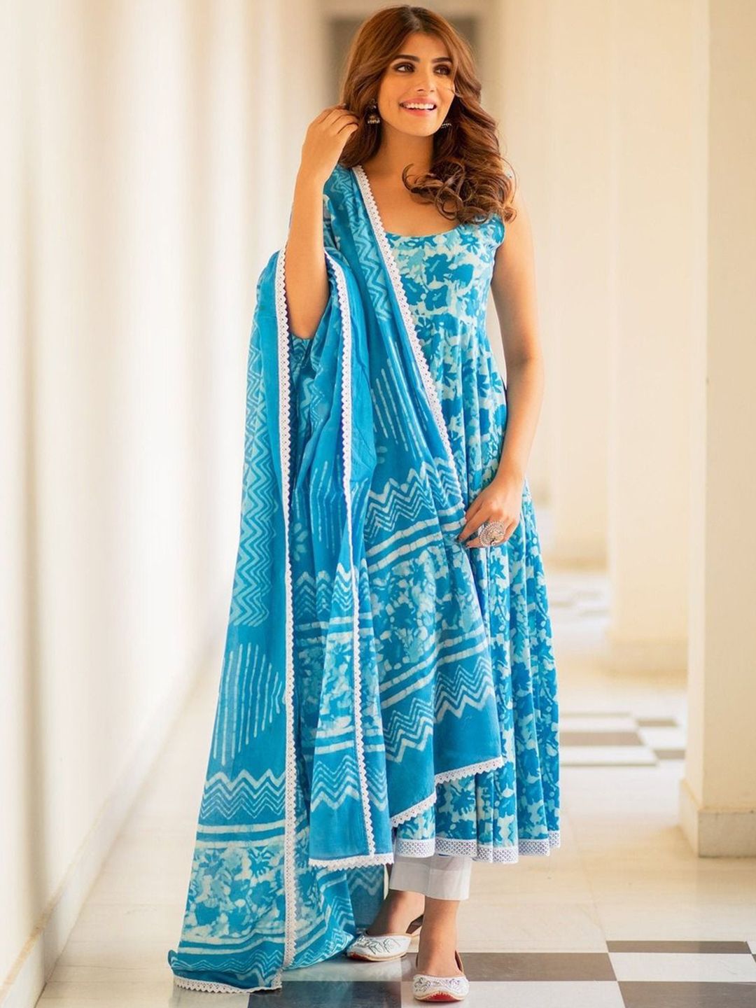 DIVASTRI Floral Printed Anarkali Round-Neck Kurta With Trouser & Dupatta