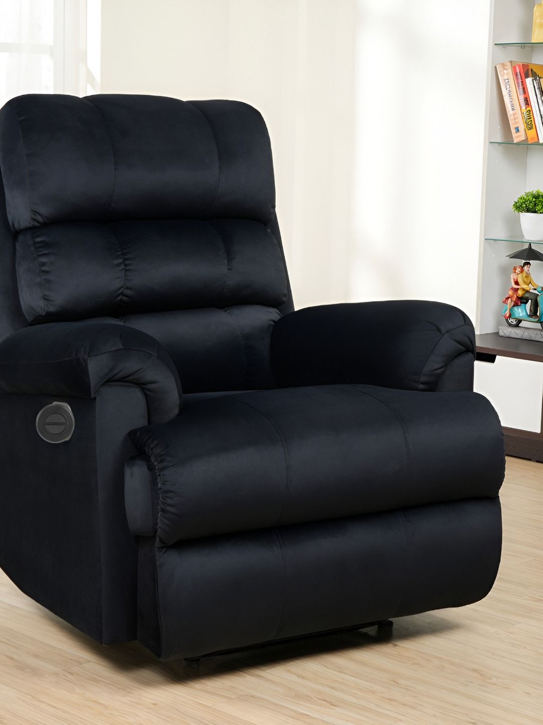 SOLIS Royale - The Desired Comfort Black Fabric Motorized Powered 1 Seater Recliner