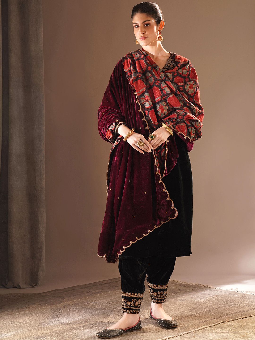 JAYPORE Women Floral Embroidered Velvet Shawl-image-7