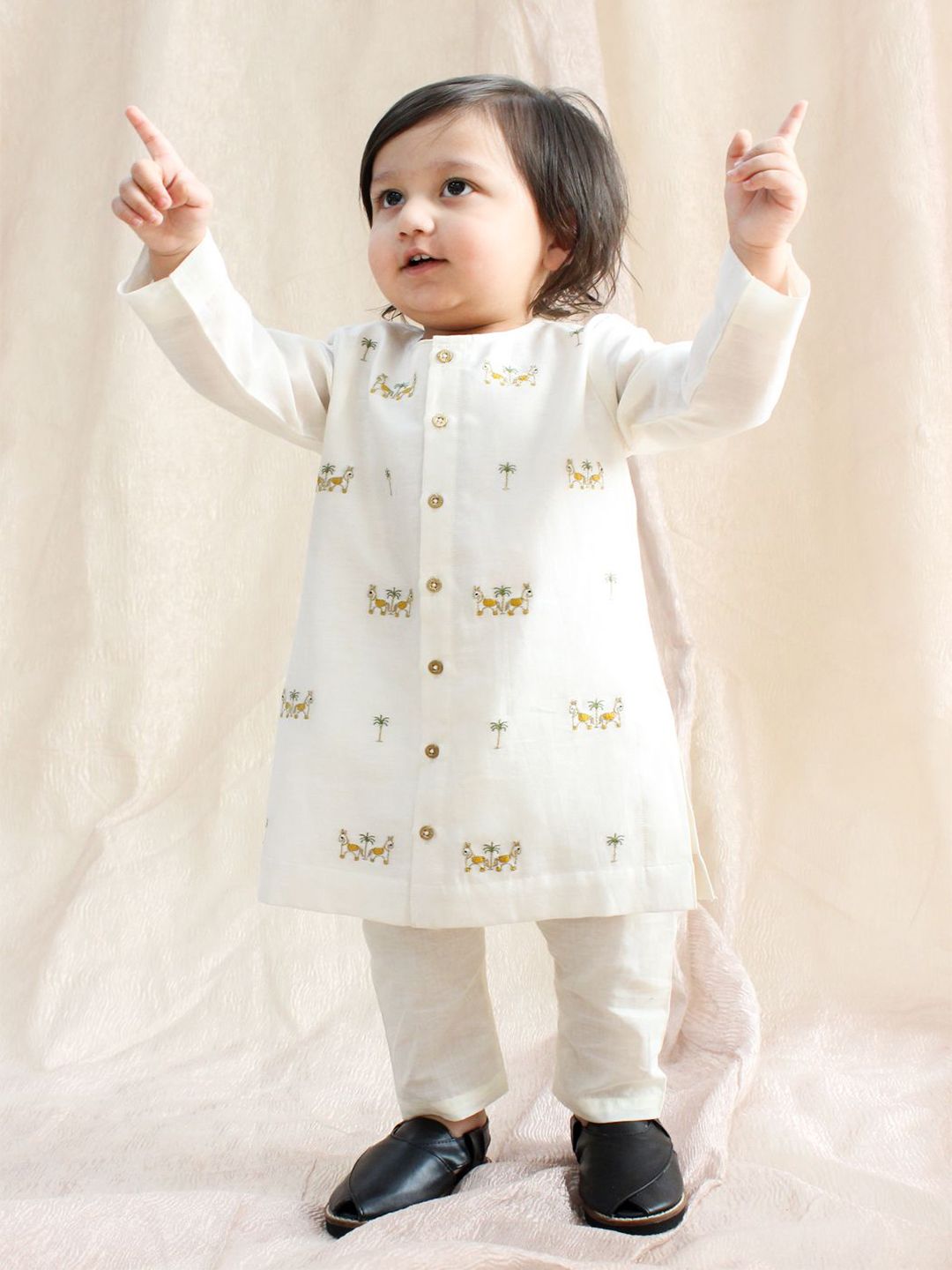 Tiber Taber Boys Ethnic Motifs Embroidered Thread Work Chanderi Silk Kurta With Trousers-picture-11