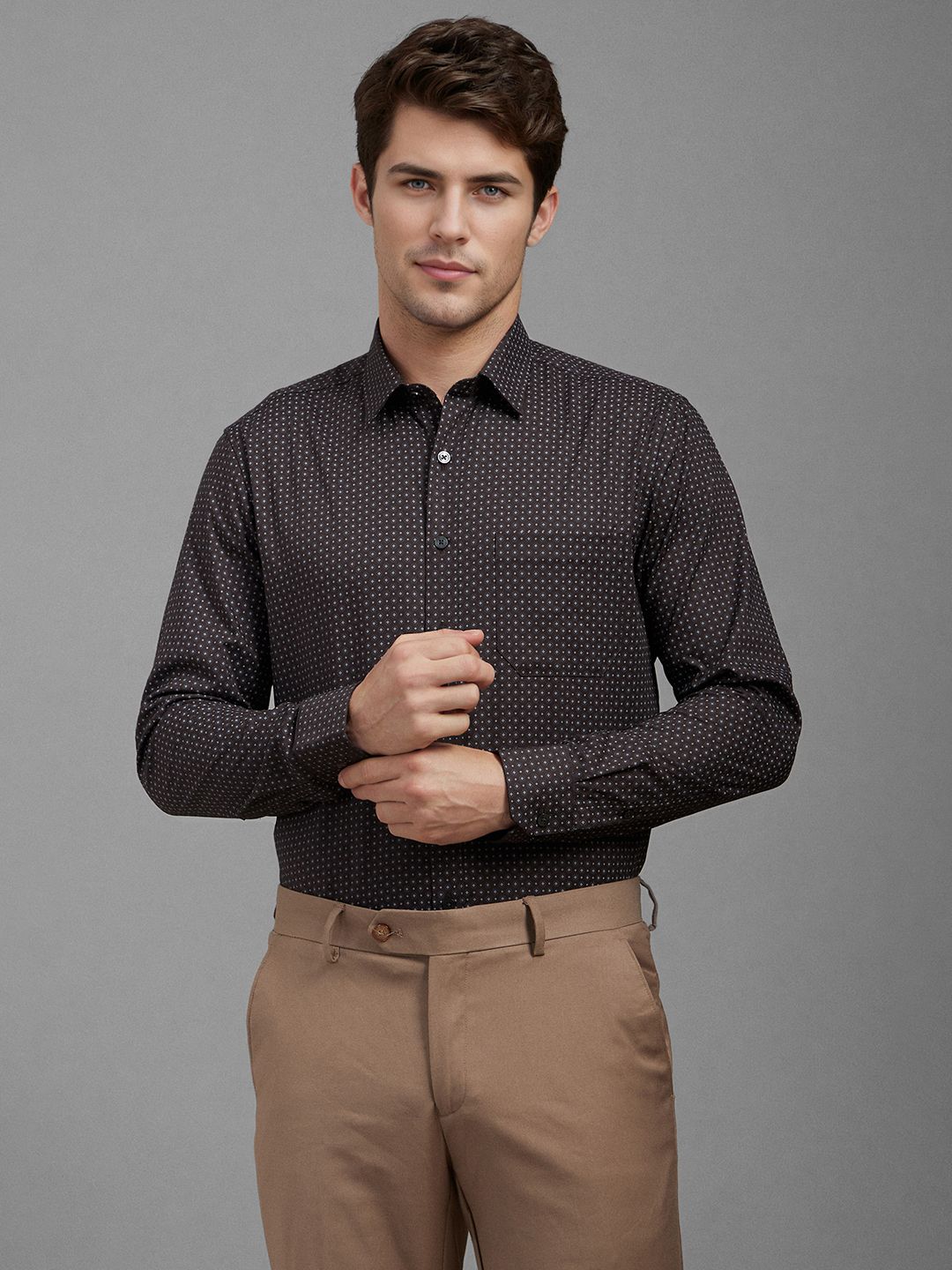 Louis Philippe Men Slim Fit Spread Collar Geometric Printed Cotton Formal Shirt-picture-19